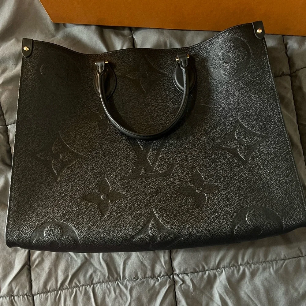 Louis Vuitton onthego gm bag